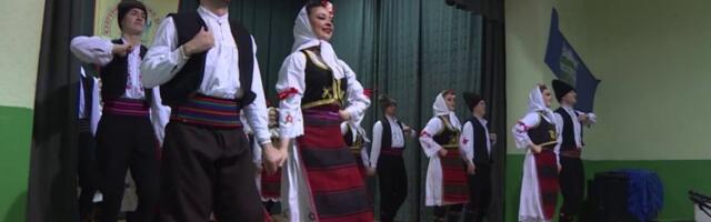 NASTAVLjENA MANIFESTACIJA "SUSRETI KUDOVA": Brojna publika folkloraše pozdravila aplauzima (FOTO)