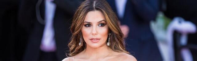 Eva Longorija (50) na crvenom tepihu u nikad užoj haljini pokazala "ZMIJSKO TELO"