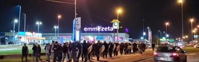 Nezadovoljni građani i studenti blokirali desnu traku Ibarske magistrale u Preljini