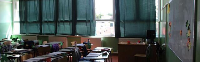 Nastavnica OŠ "Sonja Marinković" se vratila sa dugog bolovanja, roditelji kažu da ima zabranu rada sa decom