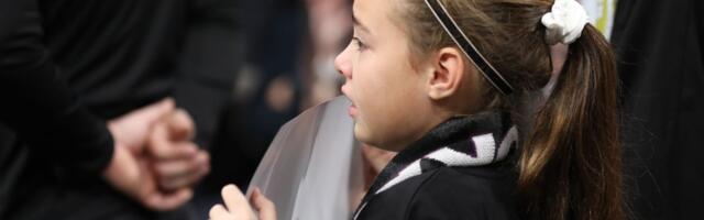 Auh, kakva scena u Areni: Devojčica koja je bila talija Željka Obradovića pevala i plakala uz njegovu sliku