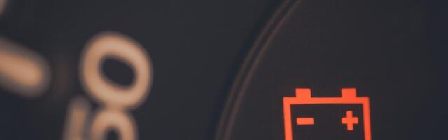 Ako vam se ova lampica upali u toku vožnje, odmah ugasite svoj auto: Automehaničar otkriva zašto!