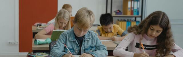 ANKETA Kako đacima olakšati boravak u školi? Ako učestvuju u donošenju odluka biće MNOGO SREĆNIJI