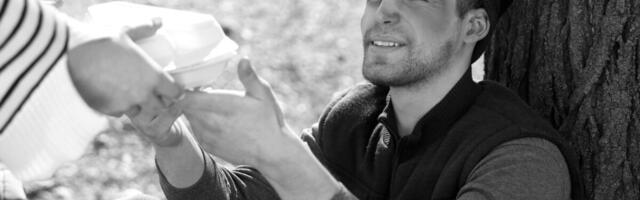 ENA JE RADILA NA MORU U ČANJU I SVAKI DAN JE HRANILA BESKUĆNIKA: "Kad mi je bilo NAJTEŽE, on mi je NAJVIŠE POMOGAO"