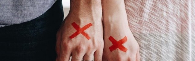 OVI ZNAKOVI UKAZUJU DA JE PARTNER PRESTAO DA GAJI OSEĆANJA PREMA VAMA! Evo na šta treba da obratite PAŽNJU!