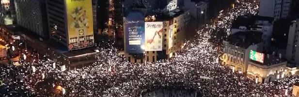 (VIDEO) Snimci iz drona pokazuju koliko je ljudi danas protestovalo na Slaviji