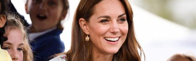 Majka Kejt Midlton se skinula u kupaći! Grmi kako izgleda u sedmoj deceniji života (FOTO)