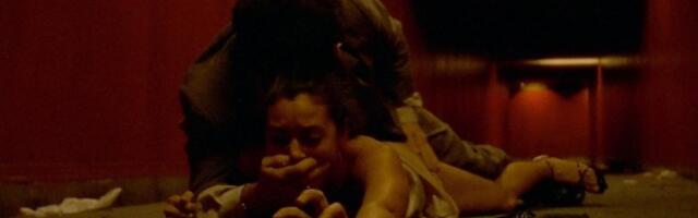 (FOTO) Zbog brutalne scene silovanja ljudi bežali iz sale: Nikada pre i nikada posle nije snimljeno nešto ovako surovo