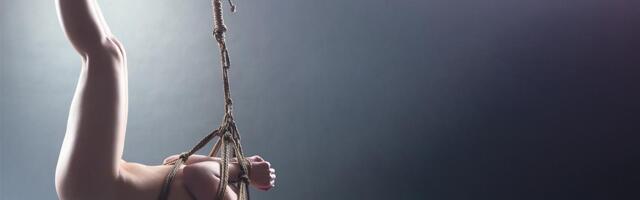 STRAST Veži me, molim te!