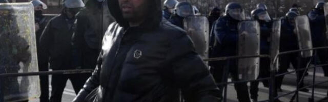 Горе гуме на аутопутевима, блокирани градови (видео)