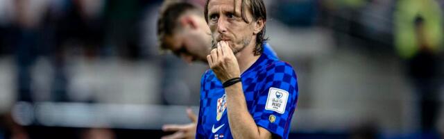 Kakva ekipa: Modrić uz Mesija i Ronalda s unikatom od dresa /FOTO/