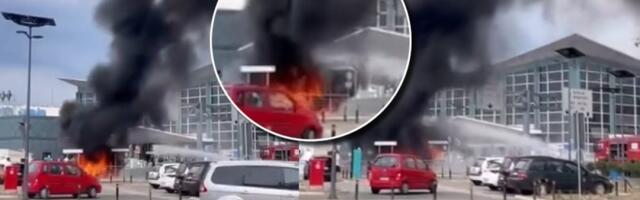Vatra progutala automobil: Drama na aerodromu "Nikola Tesla" (VIDEO)