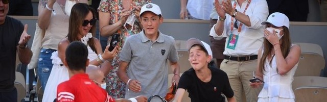 NOVAKOV GEST NEMA CENU! Javio se Mateo, klinac kome je najbolji teniser sveta poklonio reket (FOTO)