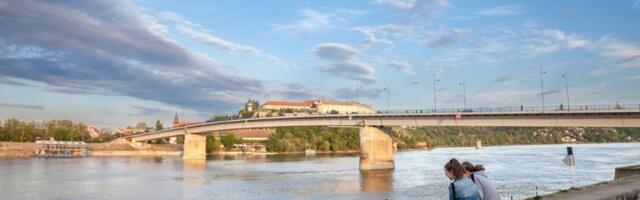 Sutra blokada Varadinskog mosta u Novom Sadu