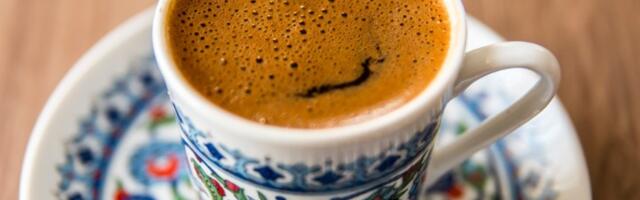 Norvežani u KAFU uvek dodaju PRSTOHVAT SOLI i za to imaju dobar razlog: Nećete verovati kada čujete o čemu je reč