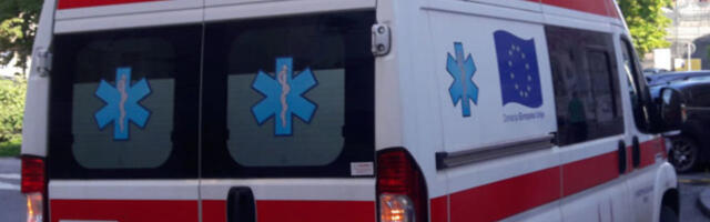 Šest osoba prevezeno na VMA zbog gušenja dimom u požaru u Zemunu