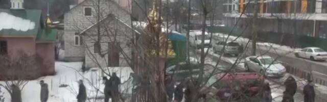 (VIDEO) Strava i užas! Naoružane horde Zelenskog upadaju u manastire - počeo nesvakidašnji teror nad pravoslavcima, ceo svet ćuti o ovome