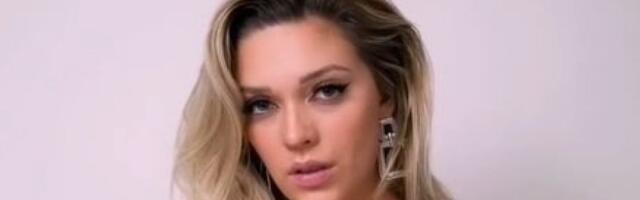 Muškarci odlepili za seksi pekarkom: Dok mesi hleb padaju vilice - mreže gore (VIDEO)