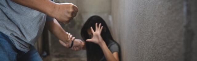 "DOŠLA JE KOD BAKE I DEKE U PARAĆIN! MONSTRUM JE UNAKAZIO!" Anastasija je sa drugaricama izašla u kafić gde ju je nasilnik prebio: Polomio joj je jagodičnu kost!