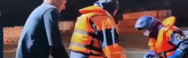 TO MOGU SAMO RUSI! Preživeo 67 dana u malom čamcu na NAJHLADNIJEM MORU, a spaslo ga je nešto što MNOGI MRZE (VIDEO)