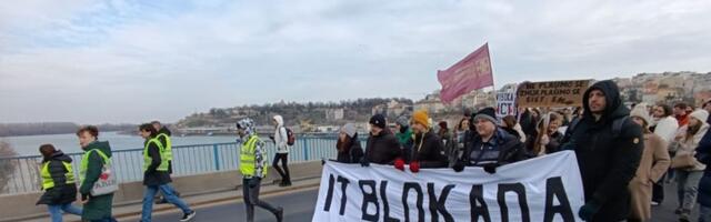 "Vreme je da rešimo bag": Studenti tehničkih nauka u susret IT-jevcima, stao Brankov most (FOTO, VIDEO)