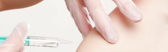 Farmaceutski div najavio testiranje vakcine protiv korone na DECI