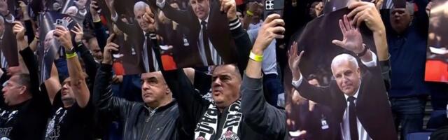 Najemotivnija koreografija ikad u Areni: Svaki Grobar podigao fotografiju Željka Obradovića