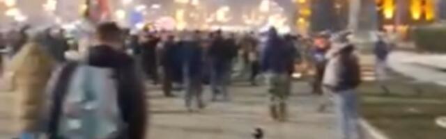 U toku protest građana ispred Skupštine (VIDEO)