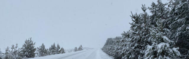 Зимска служба упозорава: Опрез због расквашеног снега, магле и одрона