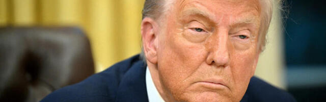 SVI PRIČAJU O BIVŠOJ ŽENI DONALDA TRAMPA! Pojavila se na dodeli Gremi nagrada - nemo su je gledali zbog haljine i samo govorili OČAJ! (FOTO)