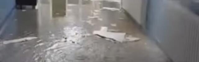 Na mrežama se deli video poplave na odeljenju Urologije, UKC Kragujevac bez informacije (VIDEO)