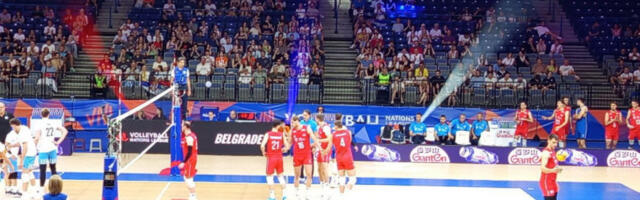 SRBIJA NASTAVILA CRNI NIZ: Argentina nakon preokreta srušila naše odbojkaše u Areni