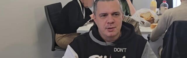 Bolni snimci domaćeg pevača! Rođendan proslavlja u duševnoj bolnici, doneli mu tortu, a oko zglobova zavoji