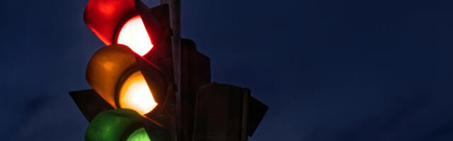 Zašto semafori koriste baš crvenu, žutu i zelenu boju? Nije slučajno