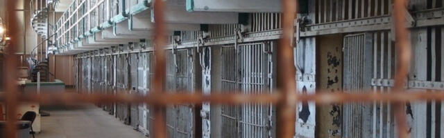 Отац осуђен на 12 година затвора због обљубе малолетне ћерке