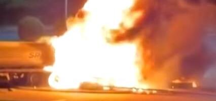 ZAPALILA SE CISTERNA SA 36.000 LITARA BENZINA, POGLEDAJTE SNIMAK HORORA: Posle sudara oborio dalekovod, usledio PAKAO! Vozač završio sa stravičnim opekotinama