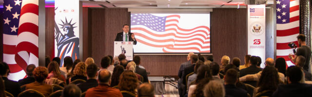 Od istorijskih temelja do poslovne izvrsnosti: AmCham organizovao predavanje o korenima američkog ekonomskog razvoja