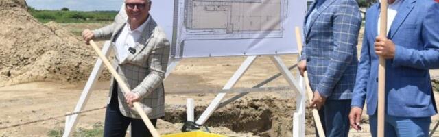 Vesić položio kamen temeljac za izgradnju ritejl parka u Šidu