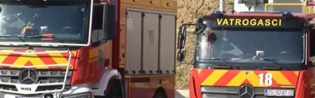 IZGOREO PUTNIČKI VOZ: Vatrogasci u Hrvatskoj intervenisali