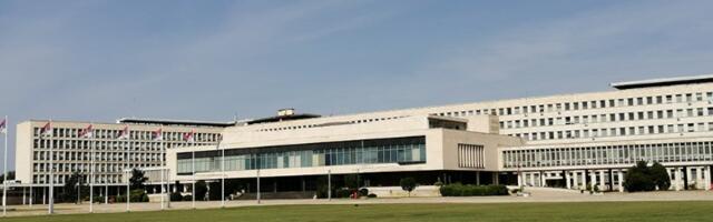 Građani se okupljaju na protestu ispred Palate Srbija