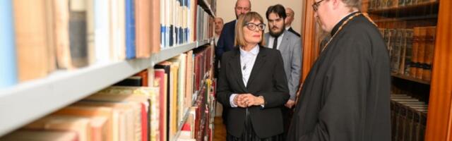 MAJA GOJKOVIĆ POSETILA BIBLIOTEKU KARLOVAČKE BOGOSLOVIJE:  Istaknut značaj očuvanja kulturnog nasleđa