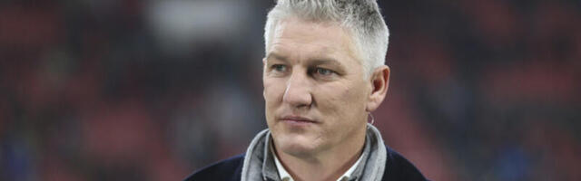 ŠTA JE TO BASTIJAN ŠVAJNŠTAJGER UPRAVO URADIO S RUKAMA? O njegovom potezu svi pričaju, krije šaku kao zmija noge - objavio sliku na mrežama, ljudi zbunjeni! (FOTO GALERIJA)