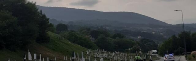 PUNIM GASOM U GROBLJE! Nesvakidašnja saobraćajna nezgoda kod Prijepolja (FOTO)