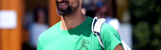 Đoković promenio sparing partnera u Dubaiju, a on nema dilemu: Najveći je svih vremena /FOTO/