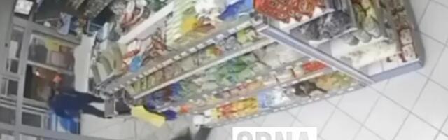 Oružana pljačka: Zvezda Granda snimljena kako beži dok se žena borila s napadačem