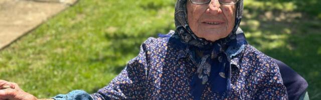 Baka Milanka sa Kablara ima 99 godine i najveće pravo bogatstvo: Vitalna starica sa osmehom dočekuje goste (FOTO)