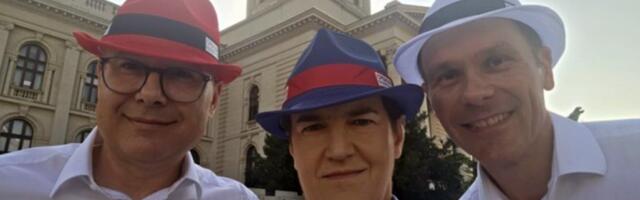 U ZNAKU SRPSKE TROBOJKE! Vučević, Brnabićeva i Mali sa šeširima u bojama Srbije poslali jasnu poruku (FOTO)