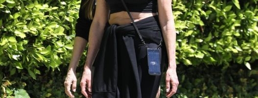 Sledeći put kada se budete osećali glupo što ističete seksepil setite se ovog stajlinga 62-godišnje Melanie Griffith