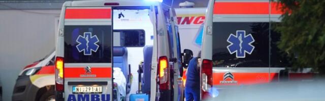 Sudar tramvaja i auta, teško povređen taksista