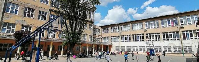 "Decu čuvaju Bog i Sveti Sava“: Roditelji osnovaca s Vračara očajni